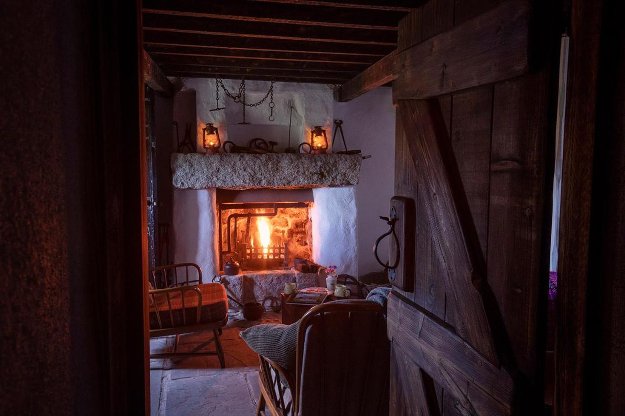 Thistle Thatch Cottage And Hot Tub - Mourne Mountains Newcastle  Extérieur photo
